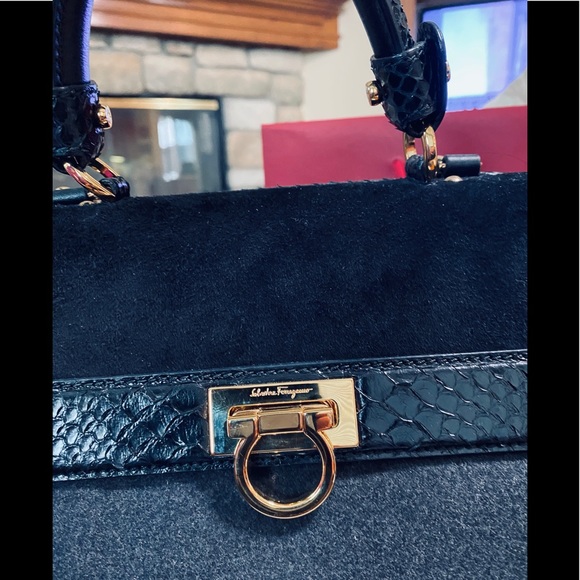 🌺FERRAGAMO HANDBAG/ / CROSSBODY AUTHENTIC, LEATHER- ITALY 🇮🇹 🌺 - Picture 7 of 12